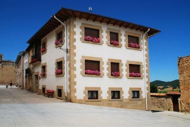 El Encinedo Villa Genevilla Exterior photo